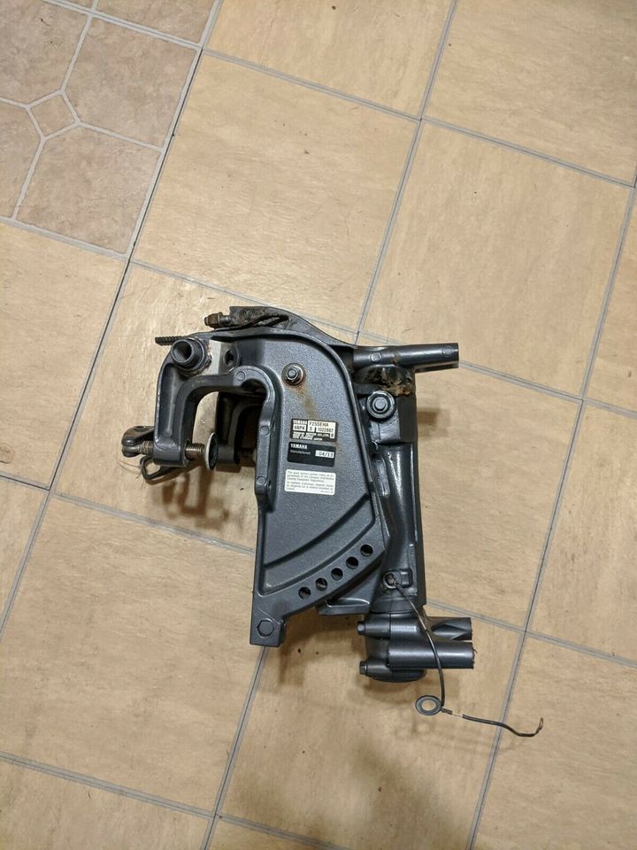 67D-43311-00-4D Swivel Bracket 1999 Yamaha 4str 4hp 1 Cylinder Model F4MSHX
