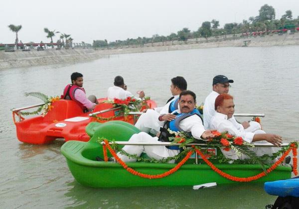 Four person pedal boat