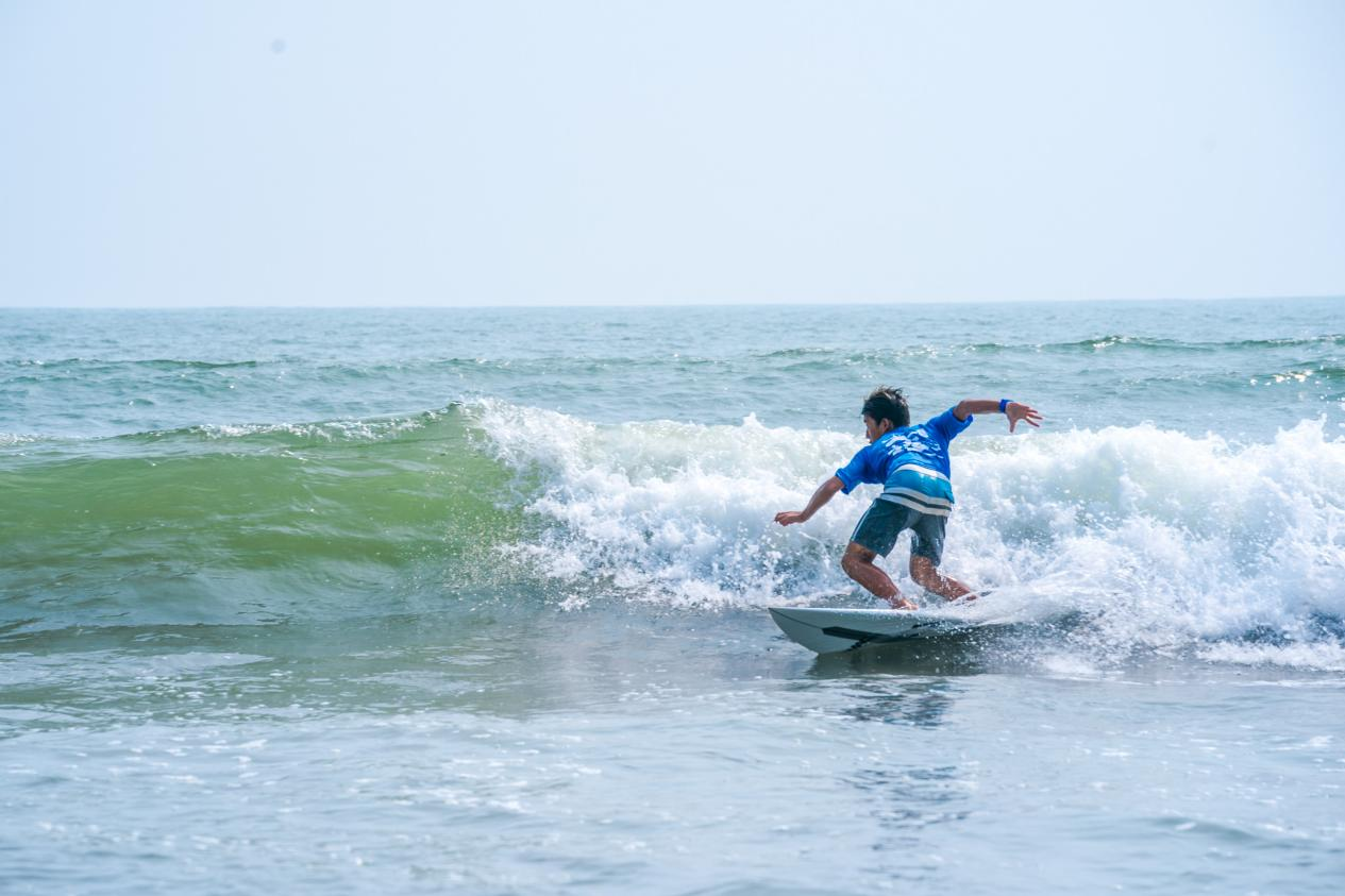 The popularity of surfing events is high, and the popularity of Wanning Riyue Bay increases