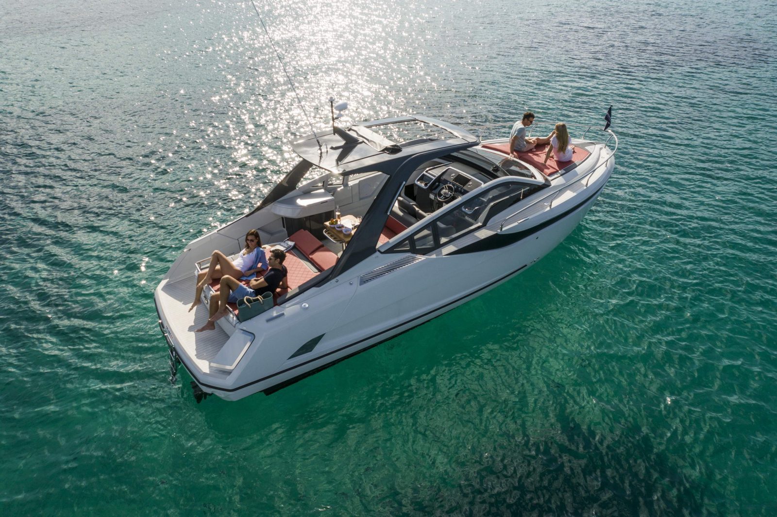 Fairline Released the Official Photos of Its Upgraded F//LINE 33