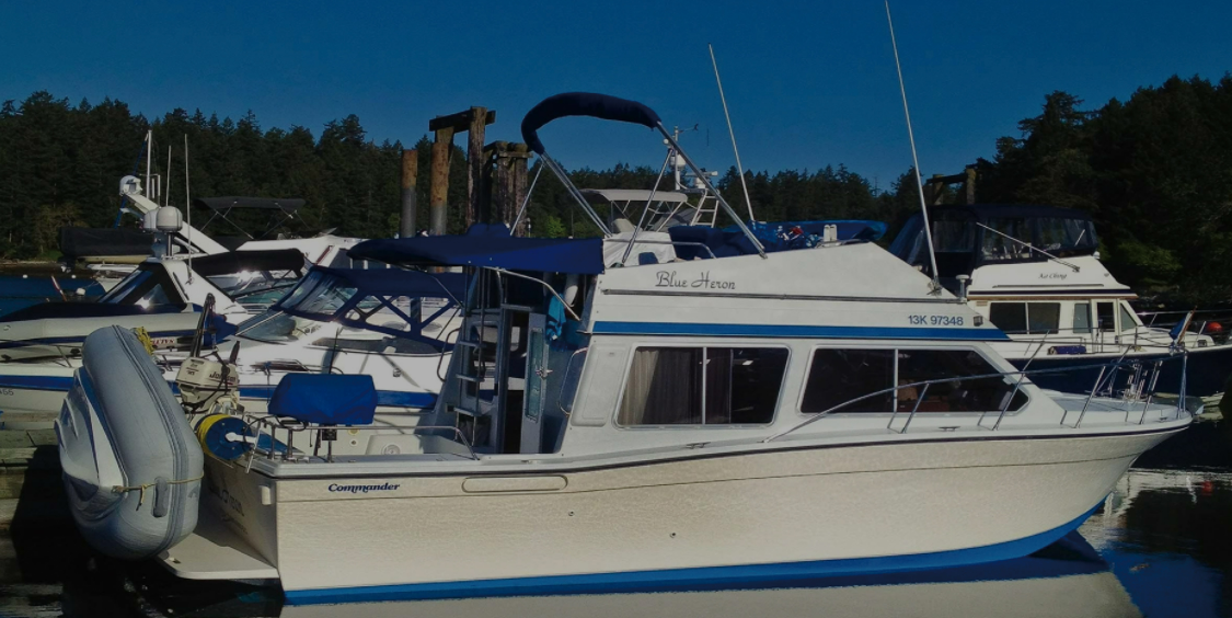 luxury boat Commander 27E