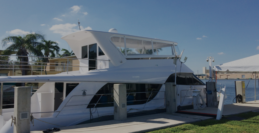 luxury boat Commander 36