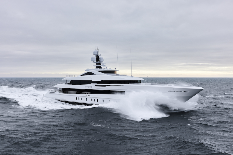 Heesen delivers 60m Lusine, its first of 2022