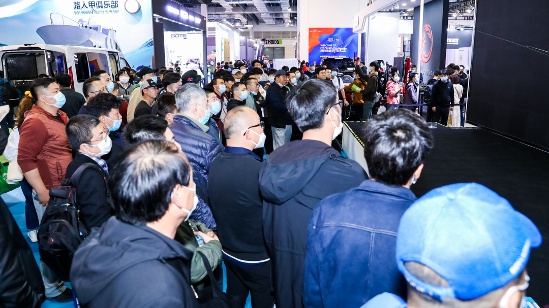 牧高笛MOBI GARDEN携手上海国际路亚展， 让“露营+路亚” 幸福合二为一。