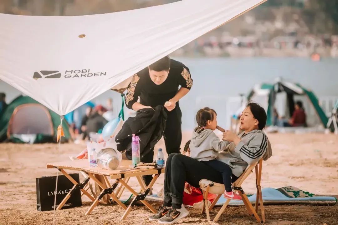 早春四月 整裝待發(fā)去露營 包包里必不可少的竟然是……