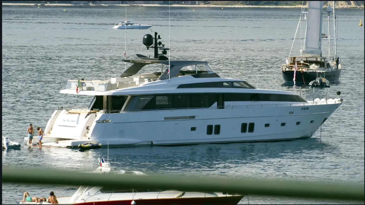 Sanlorenzo motor yacht The Phat Boat sold