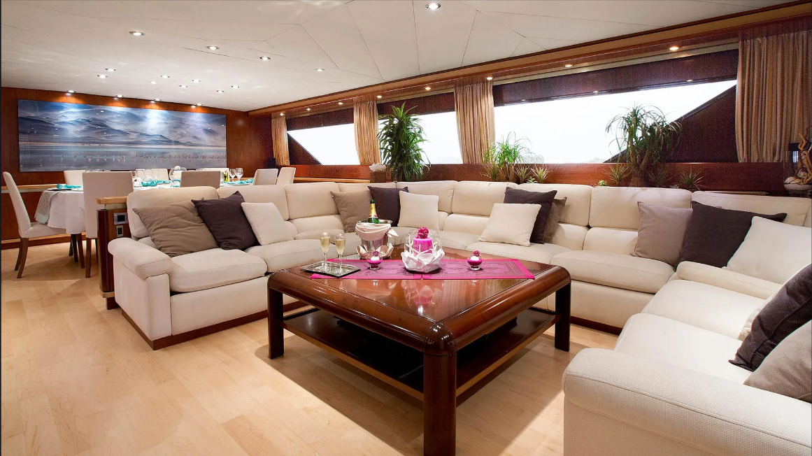 Price drop on Siar-Moschino motor yacht Sunliner X