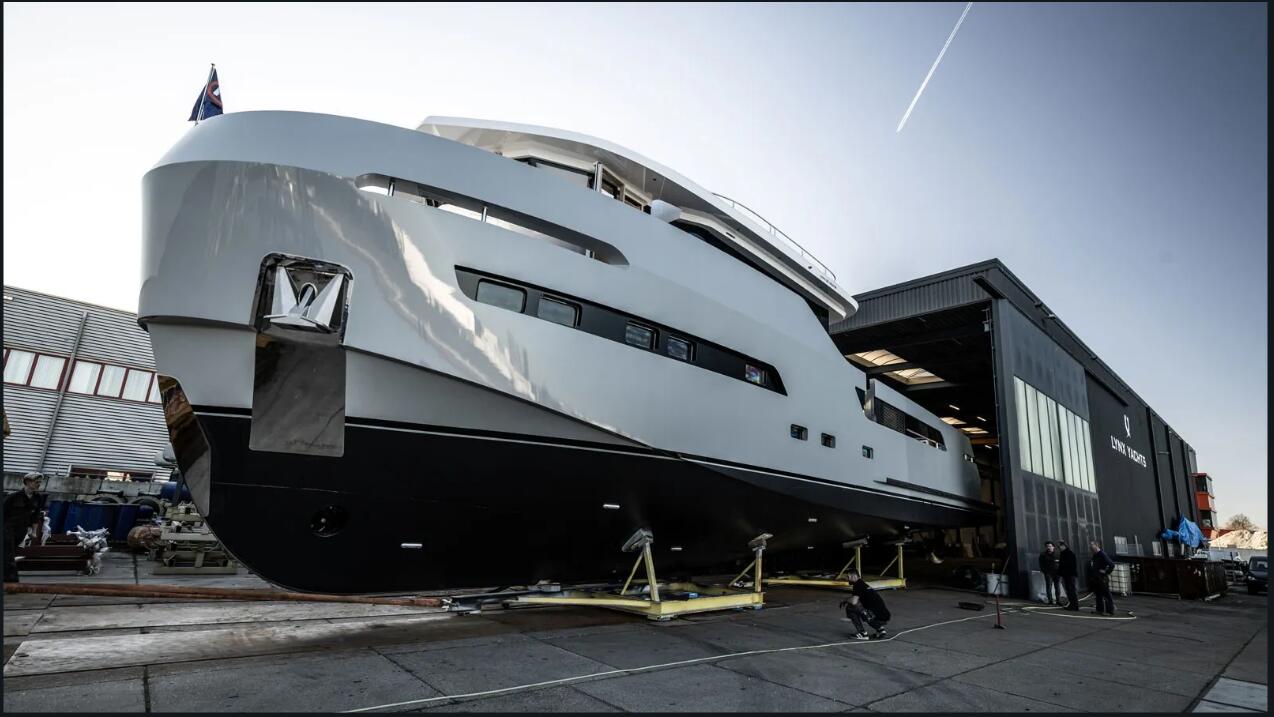 Lynx Yachts launches first Crossover 27 named Avontuur