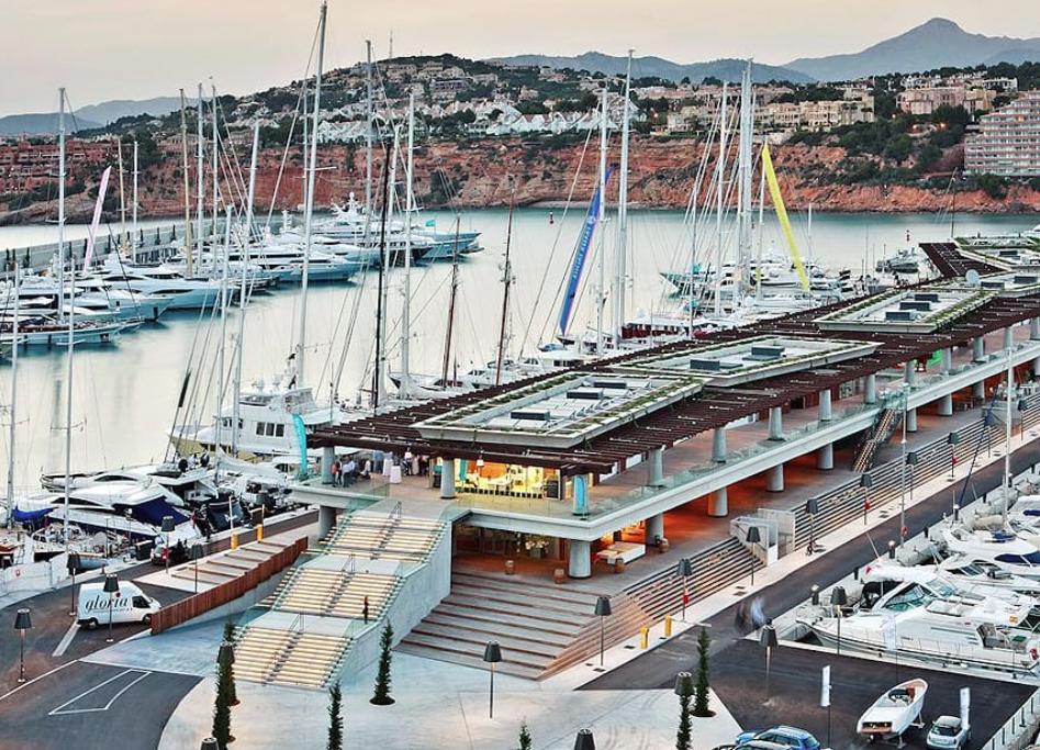 Company specialized in the construction and management of nautical-sports facilities.