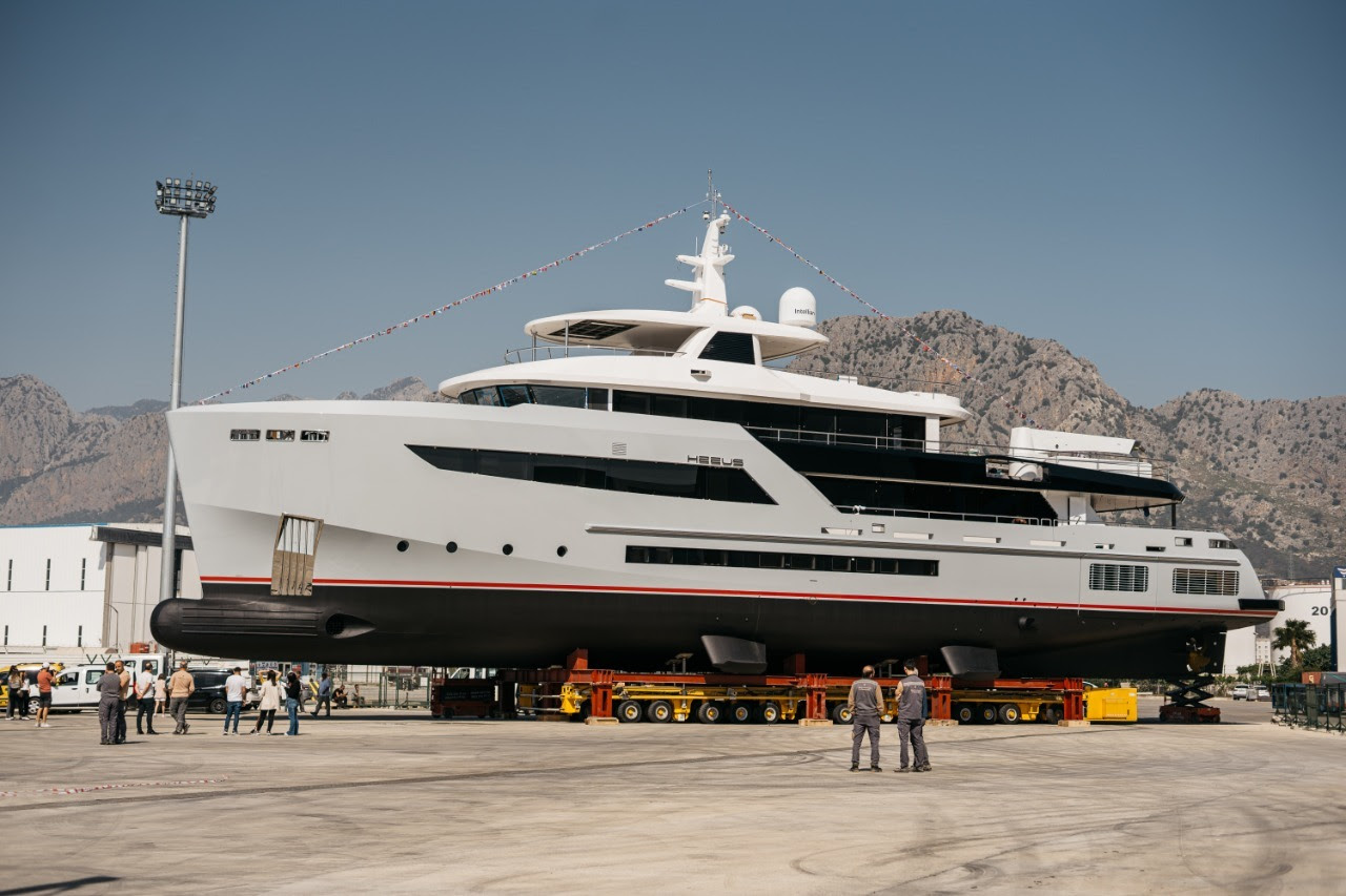 44m B145 Launched by Bering Yachts