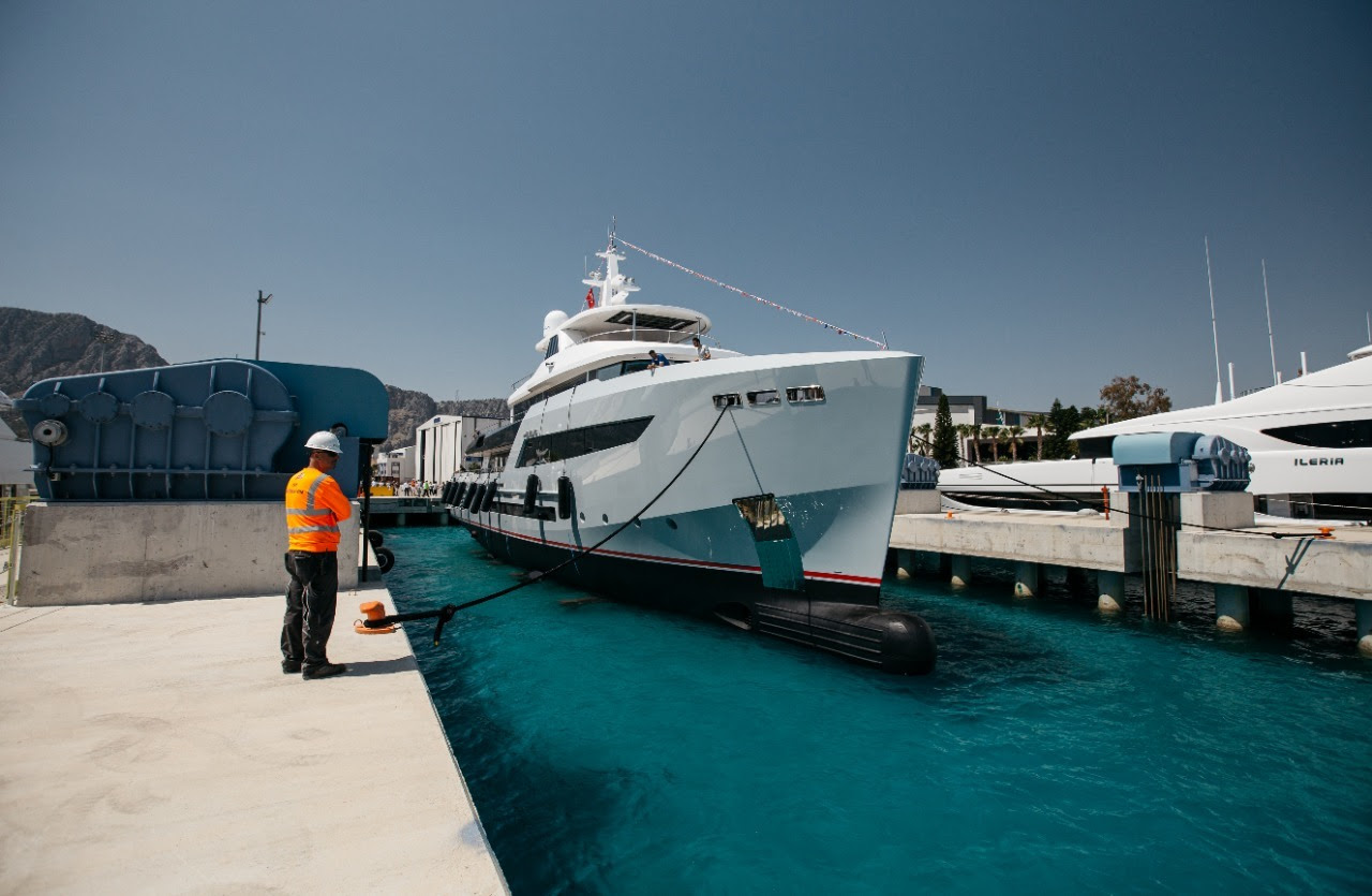 44m B145 Launched by Bering Yachts
