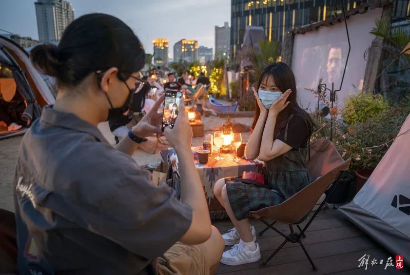 你们说的“精致露营”，其实是“野奢”的平替
