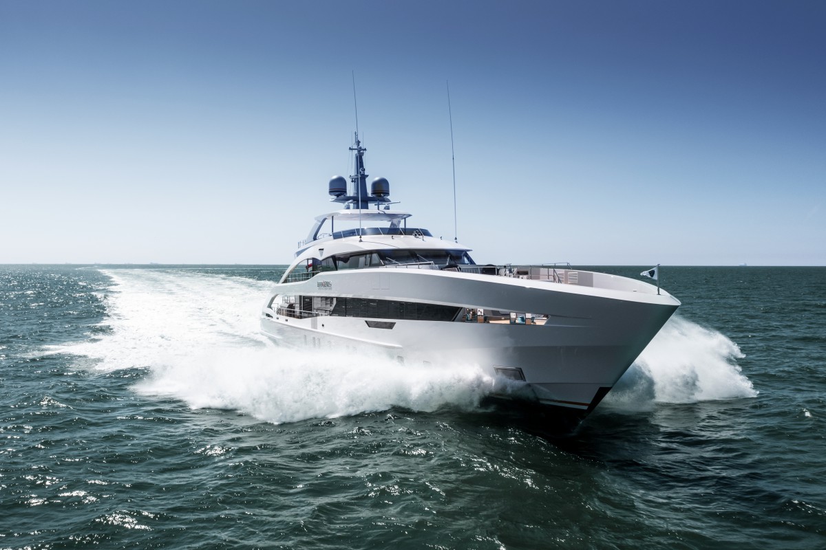 Heesen deliver 50m ‘Book Ends’