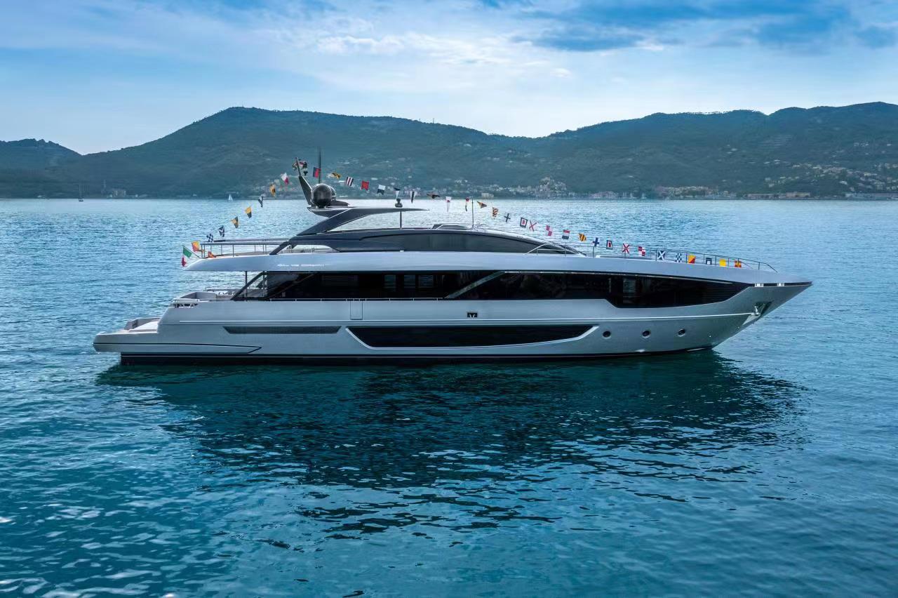 Ferretti Group Shows Five New Models at Cannes Yachting Festival