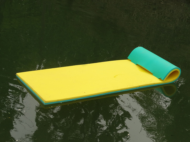 Floating foam mat