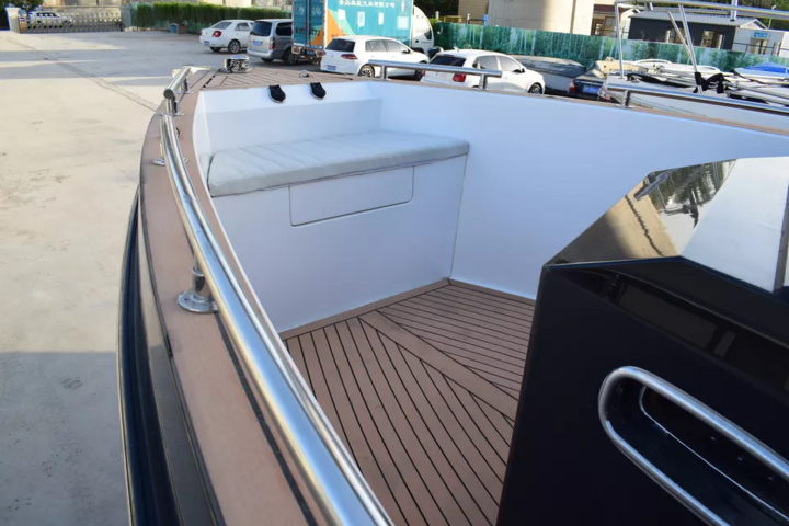 33ft Fiberglass yacht for leisure and fishing