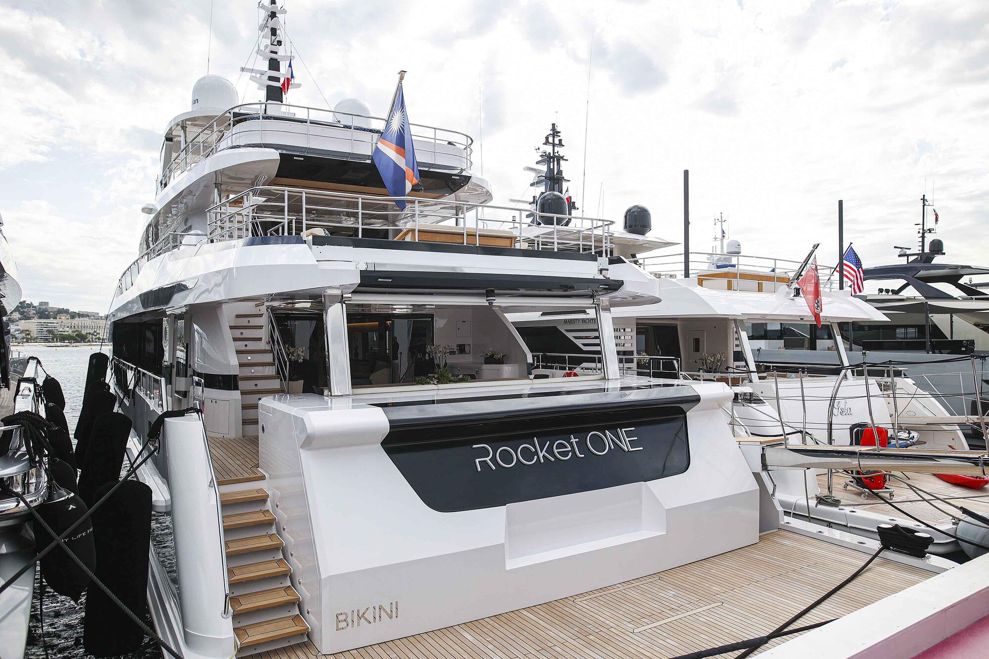 Inside 37m Majesty 120