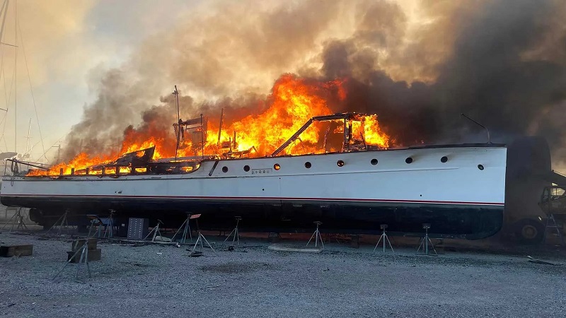 23m classic yacht Bougie goes up in flames in New Orleans