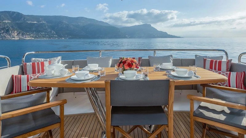 26m Sunseeker 86 yacht Insomnia sold