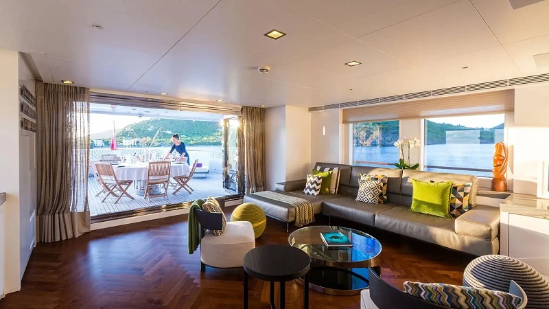 42m Kingship motor yacht Ocean's Seven sold