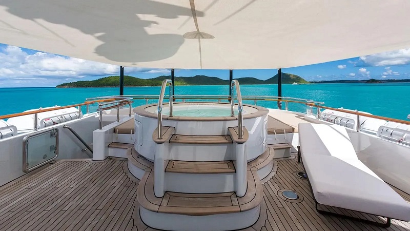 42m Kingship motor yacht Ocean's Seven sold