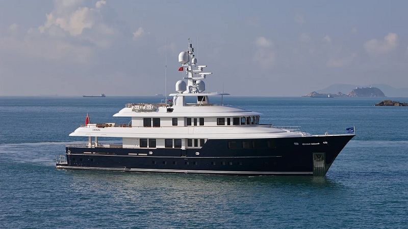 42m Kingship motor yacht Ocean's Seven sold
