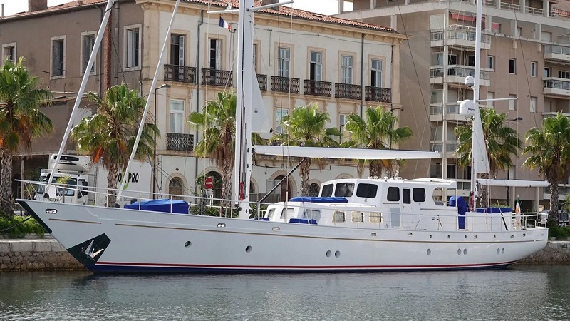 29m auxiliary ketch Telstar VI joins the market