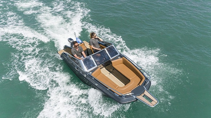 This New Buoy Doubles as a Floating Charging Station for Your Electric Boat
