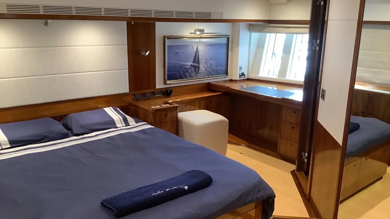 27m Oyster 885 Guardian Angel joins the market