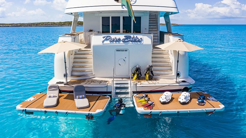 44m Burger motor yacht Pure Bliss sold in two months