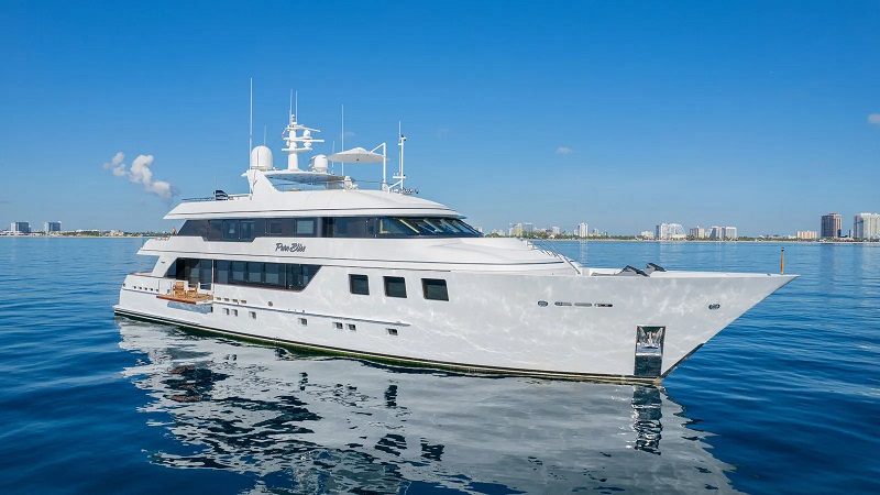 44m Burger motor yacht Pure Bliss sold in two months