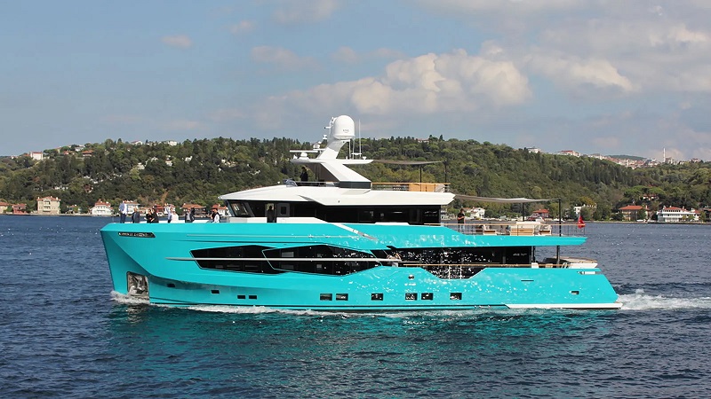 33m Numarine motor yacht Zarania sold