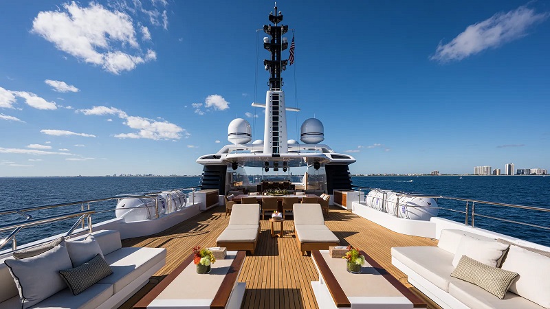 73m Turquoise motor yacht Quantum of Solace sold