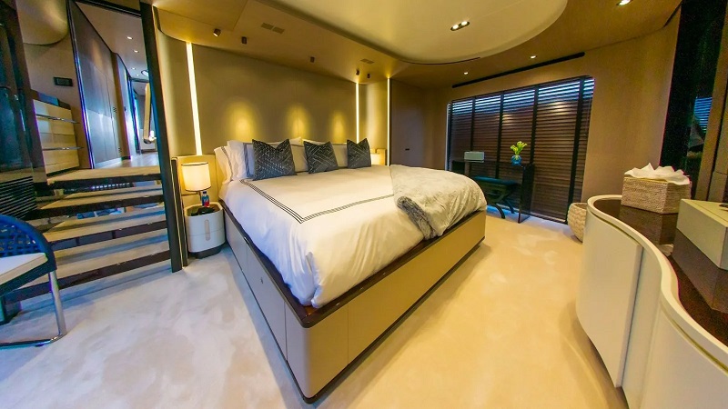 27m Azimut motor yacht Rina sold