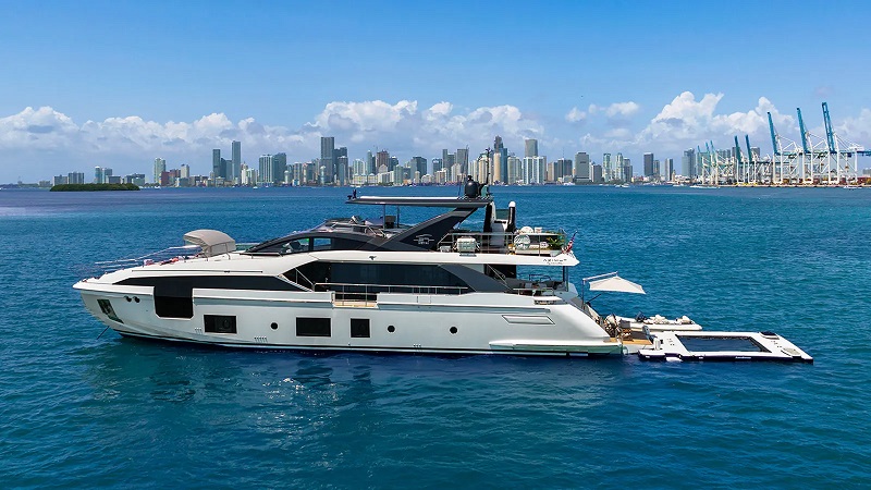 27m Azimut motor yacht Rina sold