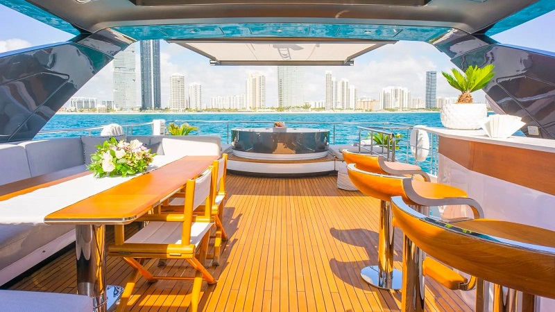 27m Azimut motor yacht Rina sold