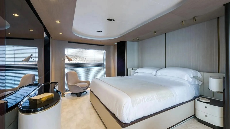 27m Azimut motor yacht Rina sold