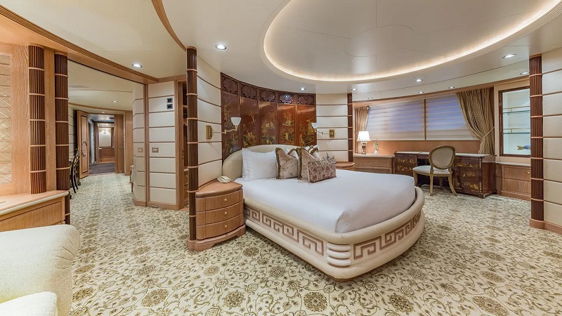 47m Feadship motor yacht Daybreak sold