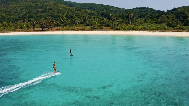 This New Hybridboard Can Transition Seamlessly Between an eFoil and Electric Surfboard