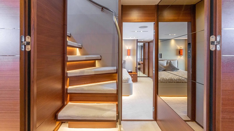 27m Princess motor yacht Cape Cod for sale