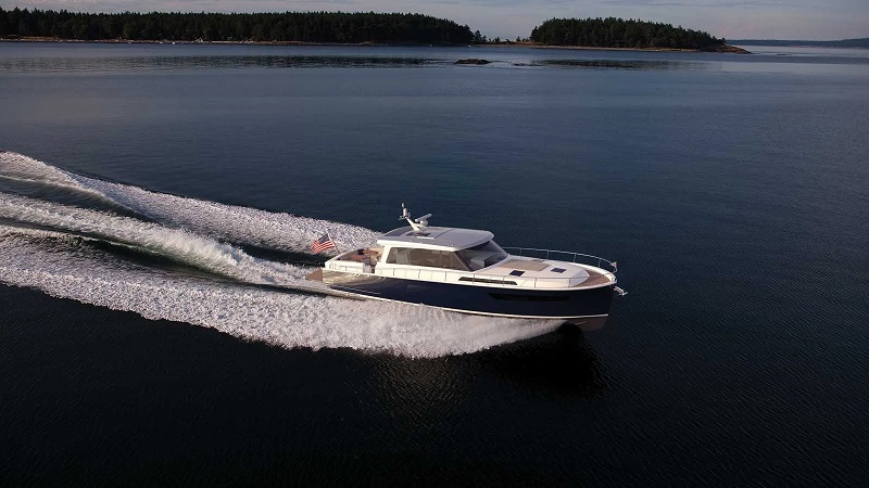 Winch Design presents new Boston Boatworks day cruiser