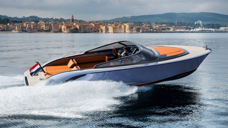 Tom Brady’s Favorite Boat Builder Just Unveiled a Sleek New 43-Foot Runabout