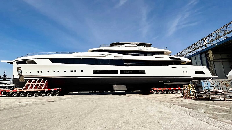 New 59m Logica hits the water in Italy