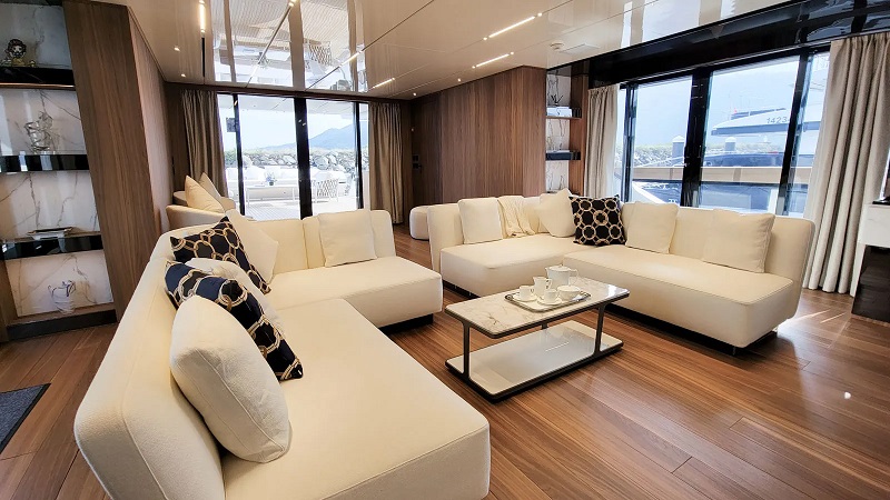 Sanlorenzo 44 Alloy motor yacht Kamakasa for sale with Burgess