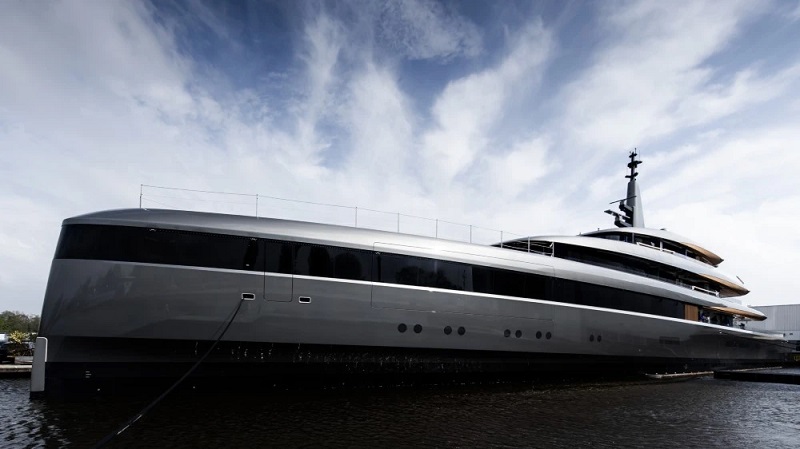 Feadship’s New 285-Foot Hybrid Superyacht Will Have an Underwater Aqua Lounge