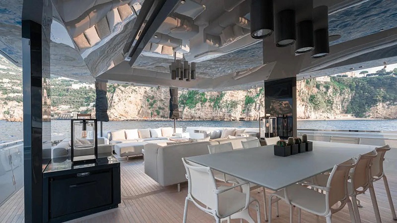 €550k price drop on Arcadia motor yacht Motek