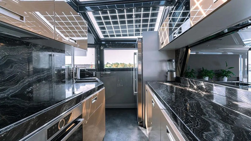 €550k price drop on Arcadia motor yacht Motek