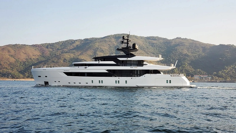 Sanlorenzo 44 Alloy motor yacht Kamakasa for sale with Burgess