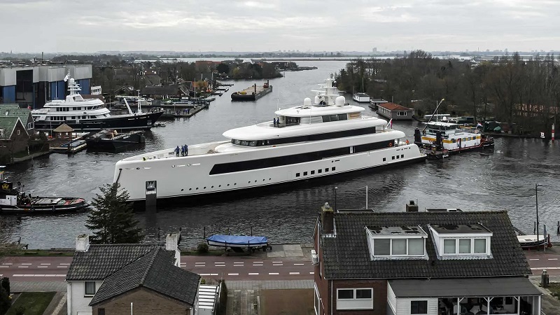 67m Feadship Project 823 begins sea trials