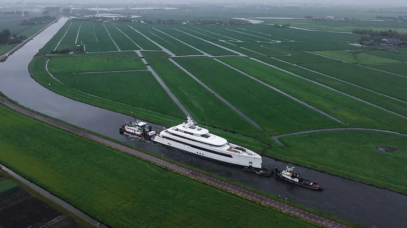 67m Feadship Project 823 begins sea trials